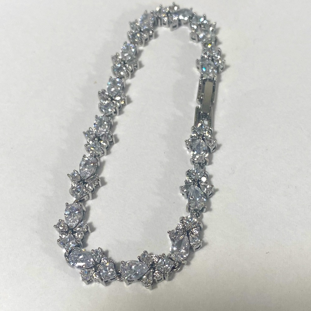 🔴⬇️ Rhinestone sparkly bracelet 🪬